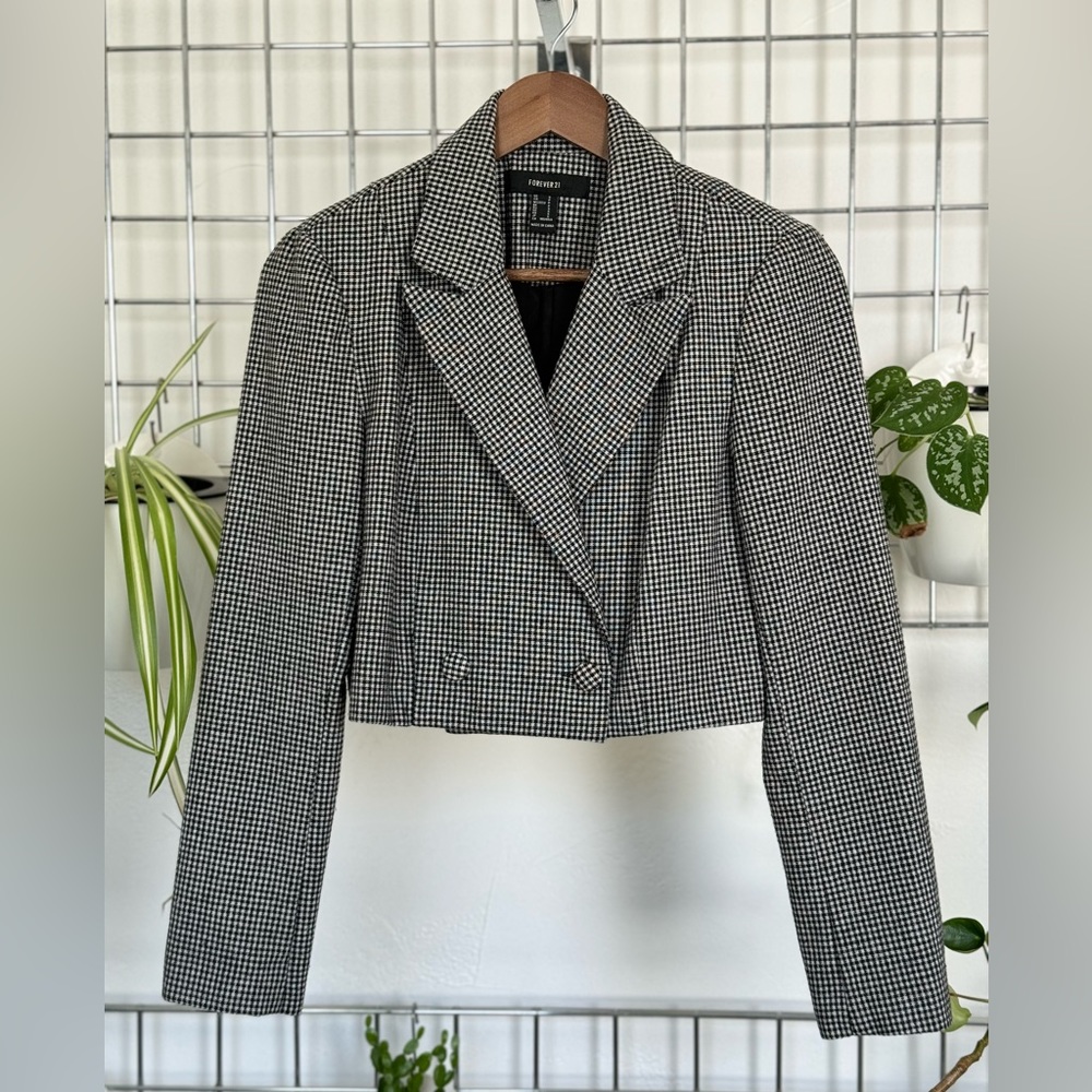 Forever 21 black & white checked cropped blazer gently used 15” width & length